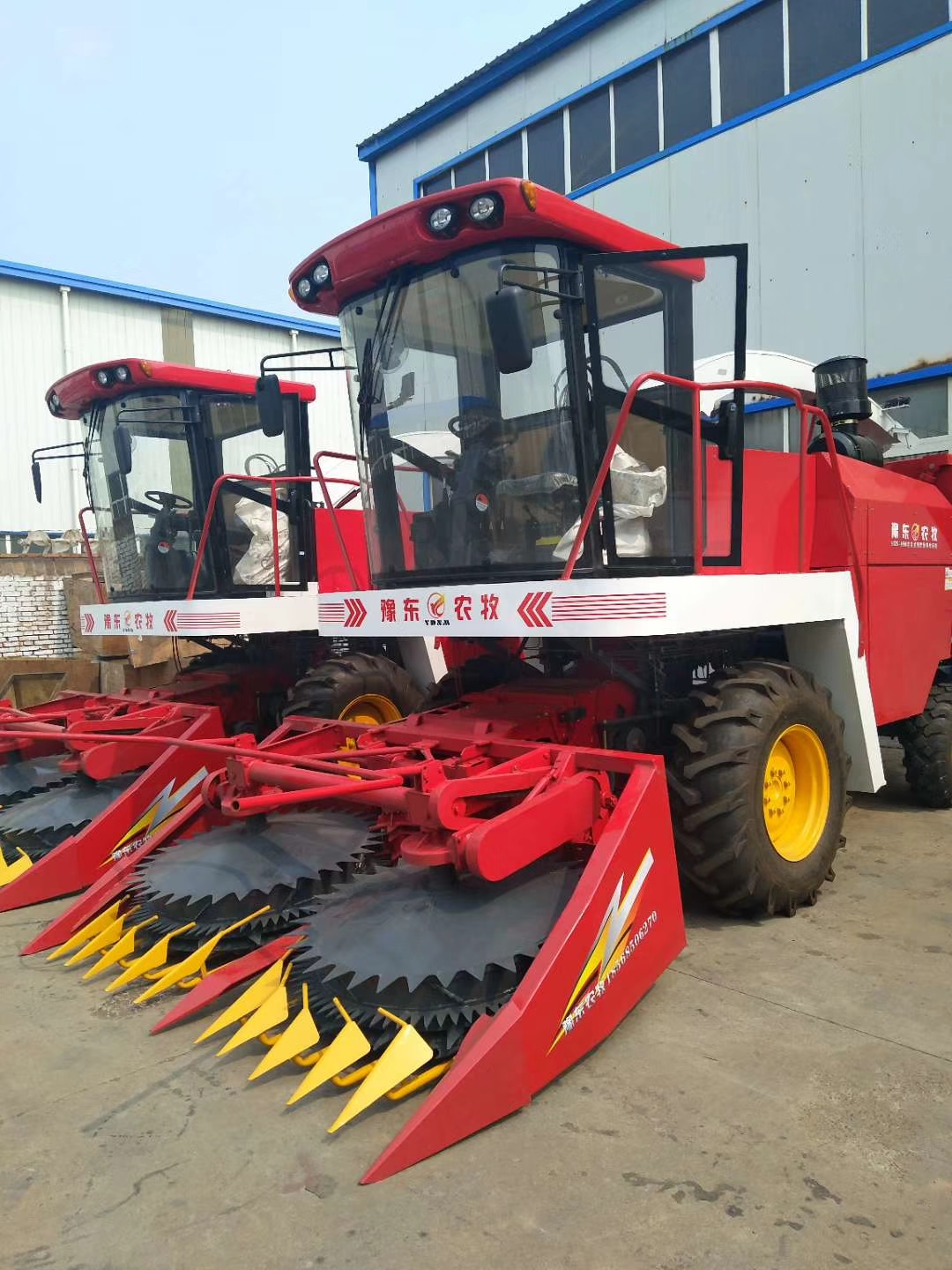 2018年12月4日青飼料收獲機(jī)2650兩臺發(fā)往新疆