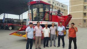 豫東農(nóng)牧自走式青儲機(jī)收割現(xiàn)場